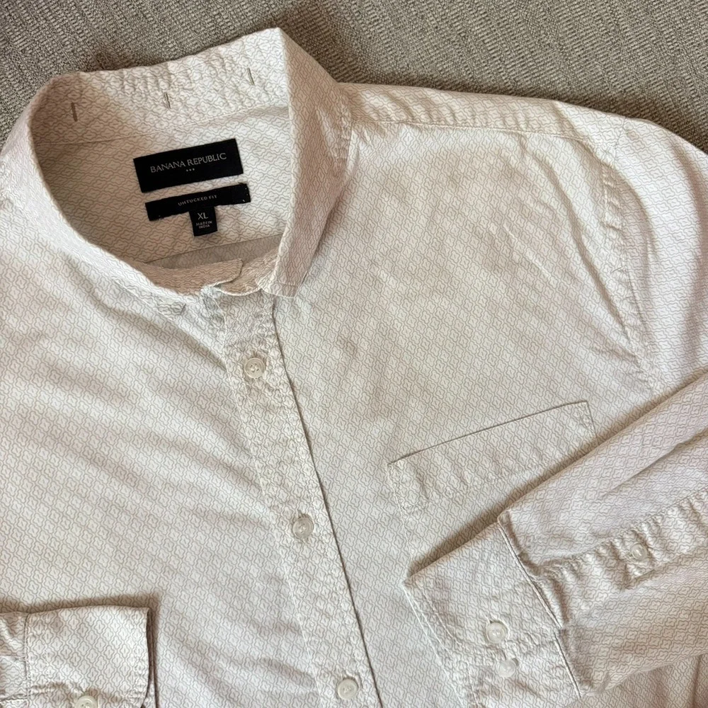 Banana Republic Untucked Fit Shirt Mens XL White Print Button Down Casual